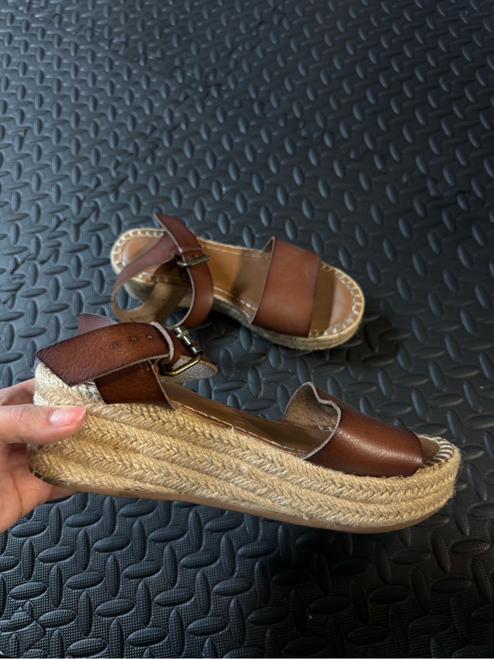 Universal Thread Brown Leather Espadrille Platform Sandals 7.5 - Picture 3 of 4